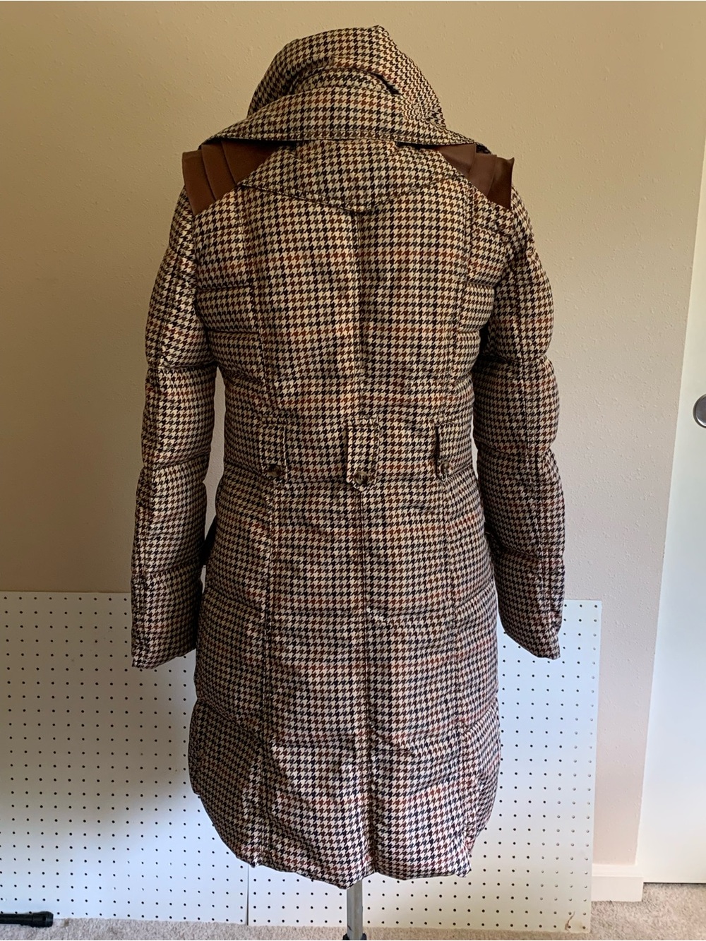 Women’s Houndstooth Double-Breasted Puffer Coat - Brown/Black Mix - Picture 3 of 10